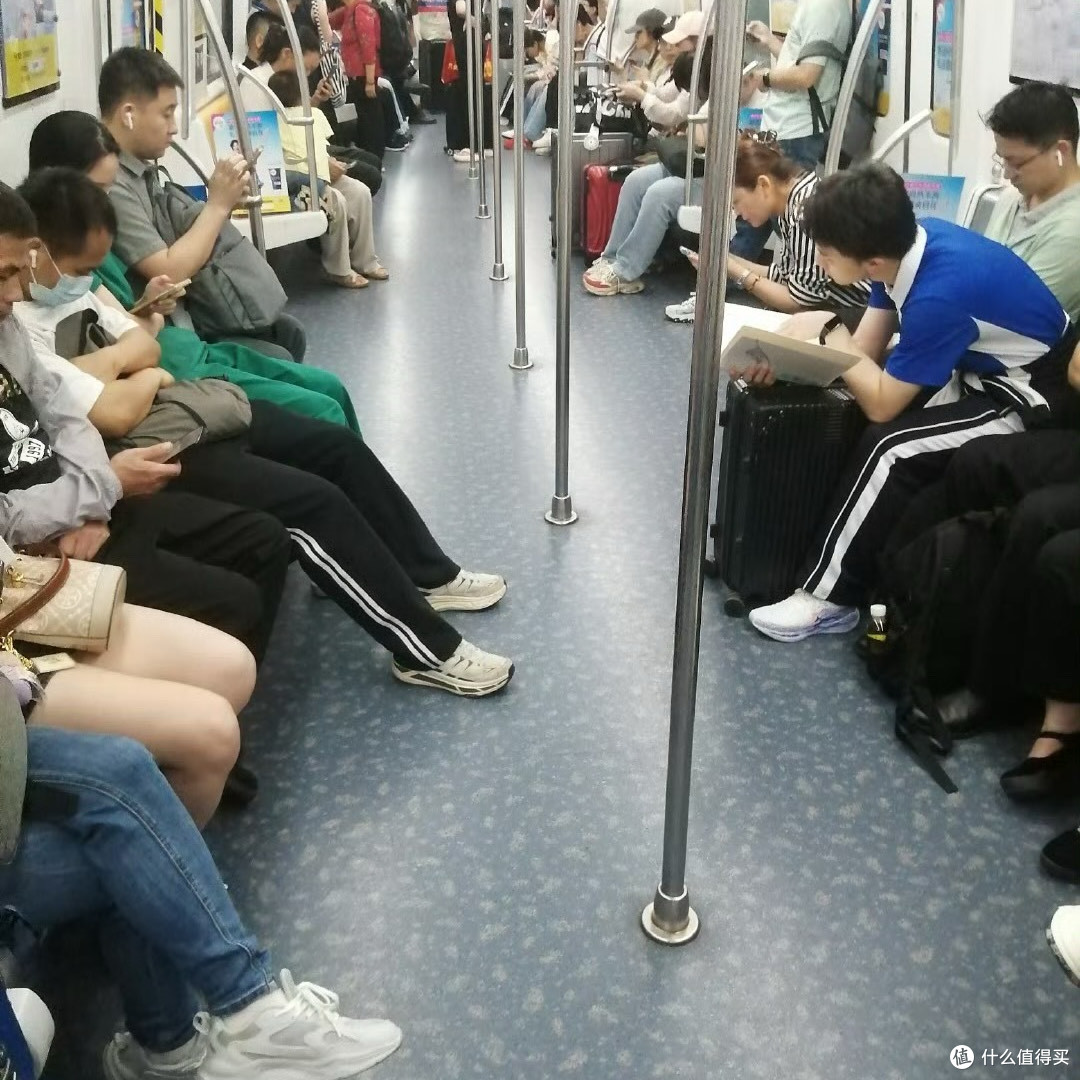 通勤地狱榜:北上广深,一个都别想逃!