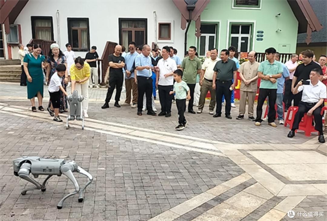 广东惠州:科技筑梦 公益同行,翱翔无人机研学中心盛大开业