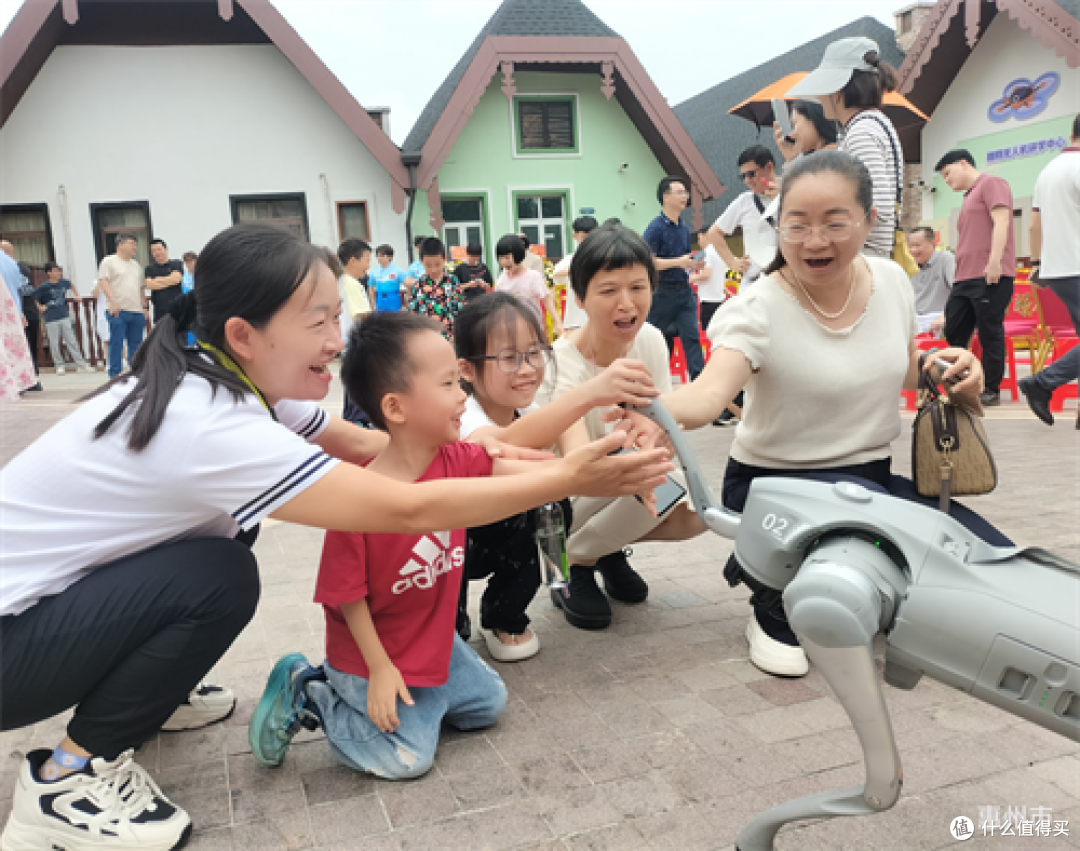 广东惠州:科技筑梦 公益同行,翱翔无人机研学中心盛大开业