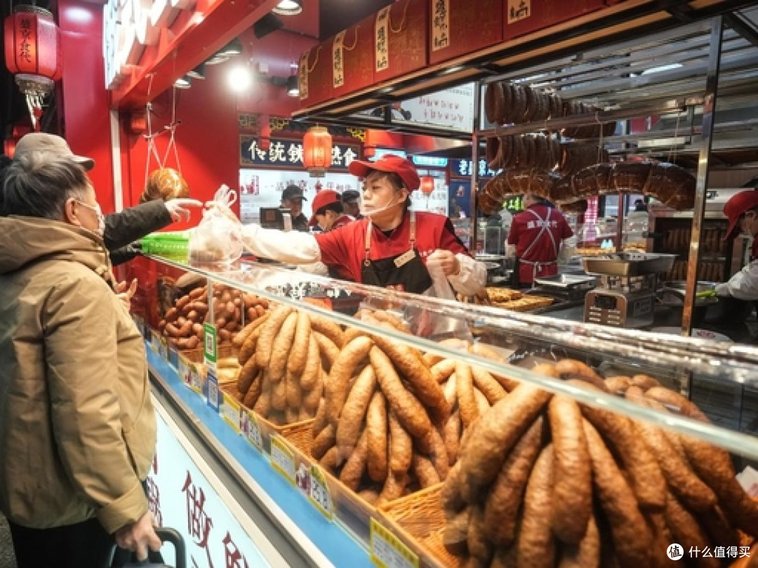 超市怎么突然变成 “社区食堂” 了?这背后藏着最真实的生存真相