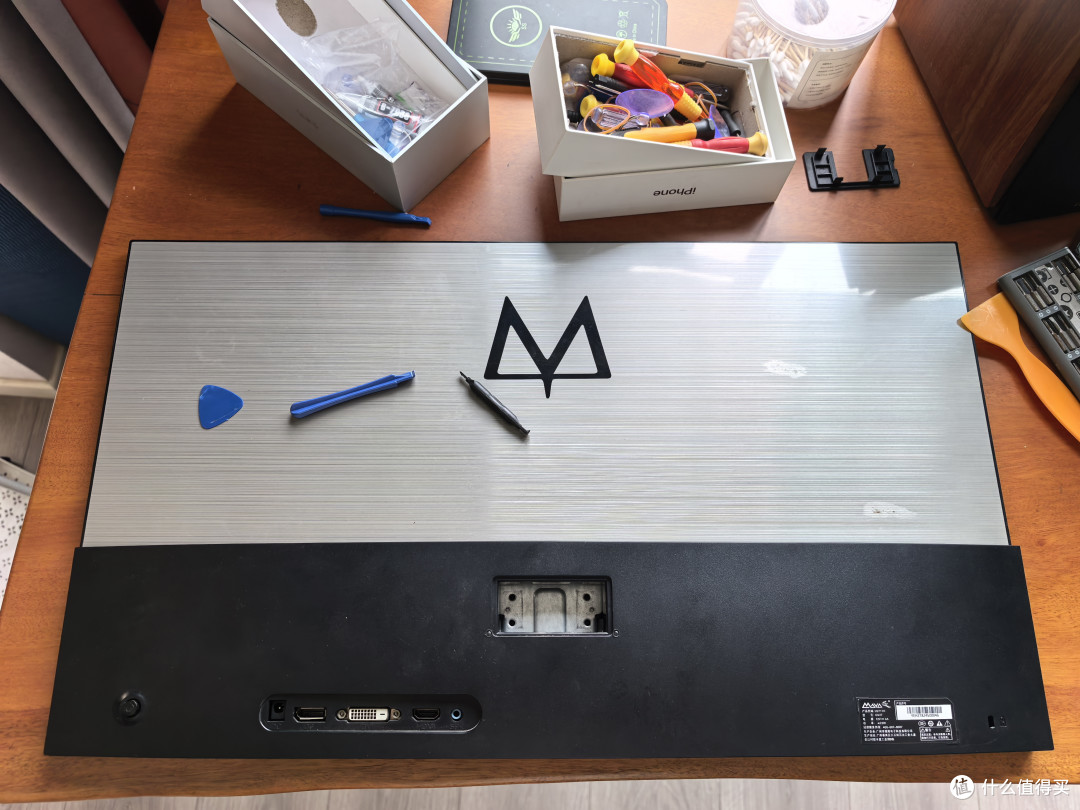图1 背面整体