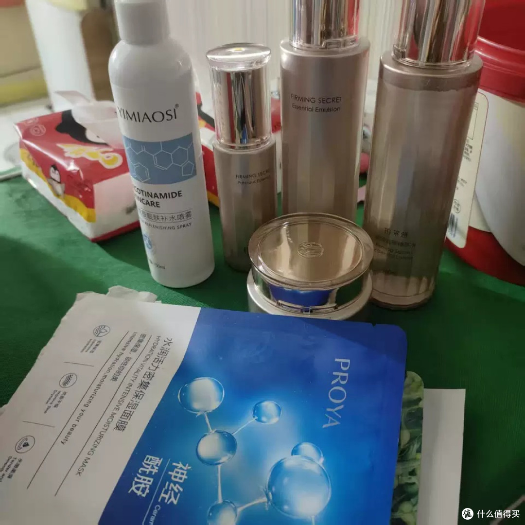 紧致面霜,深层滋养不油腻