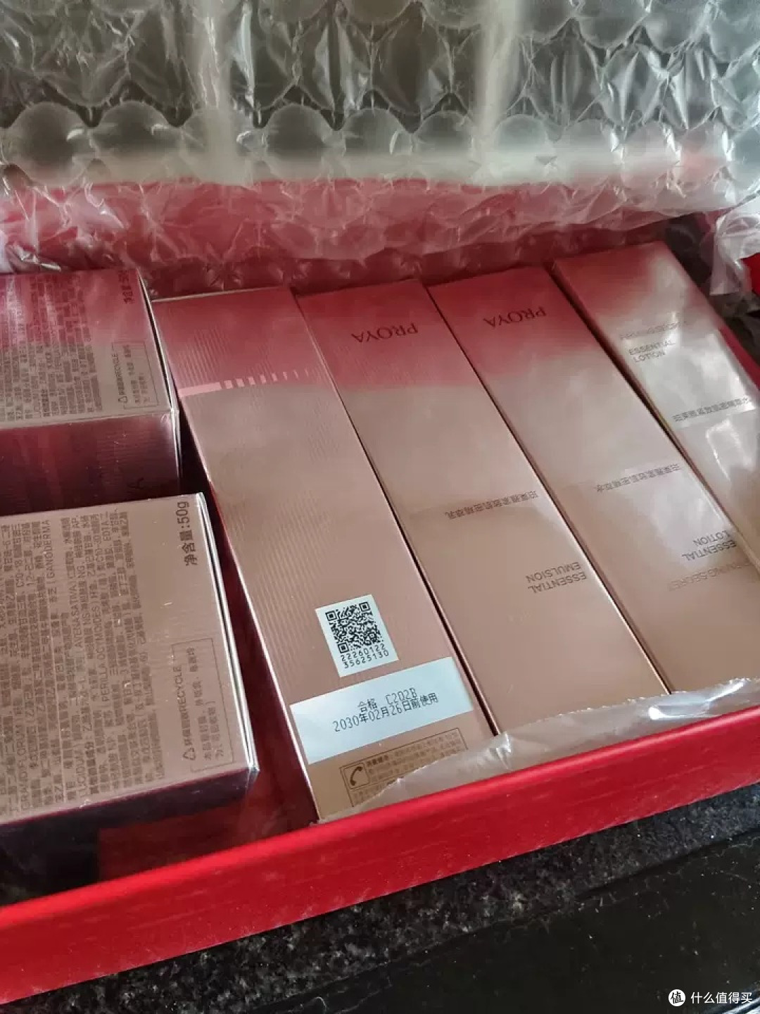 紧致面霜,深层滋养不油腻