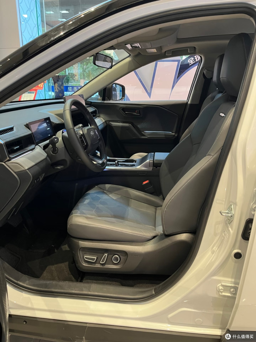 2026款丰田RAV4荣放:质感全面进阶,家用SUV务实之选