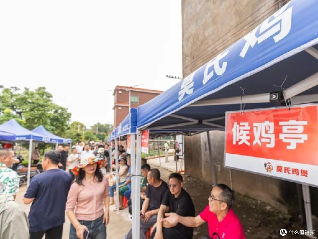 吴启华现身顺德莫氏鸡煲,耿直老板秒变拘谨粉丝反差拉满