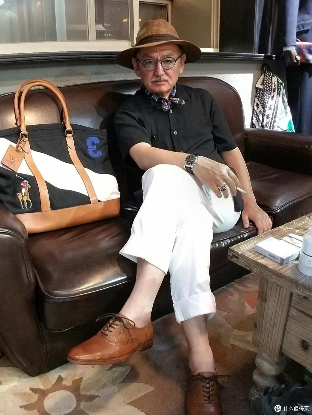 男人老了后，可以不戴手串、项链！但手表不能少，美观实用有格调