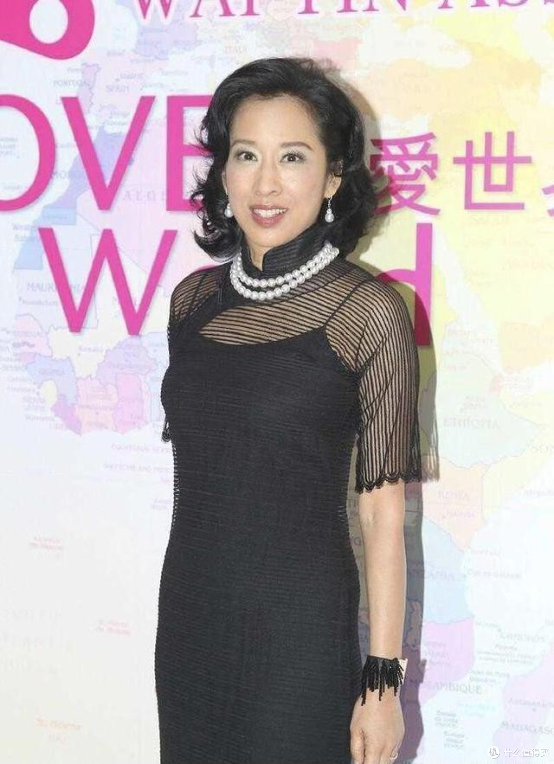朱玲玲与二婚老公同框真敢穿，富态身材穿薄纱裙，让你美出新高度