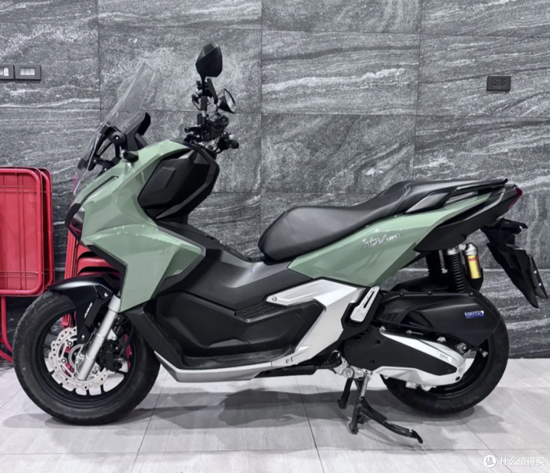 2026款本田ADV160发布：TFT仪表+手机互联，跨界踏板再次升级！
