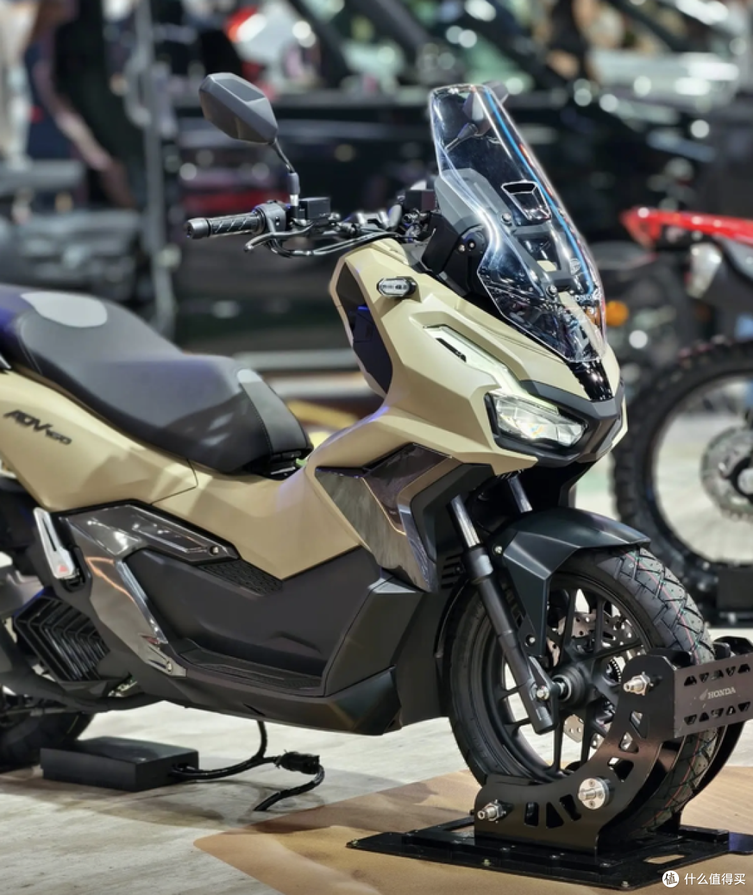 2026款本田ADV160发布：TFT仪表+手机互联，跨界踏板再次升级！