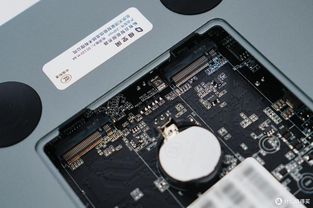 极空间Z4Pro+ 8G版深度评测：百项更新如何让NAS越用越新