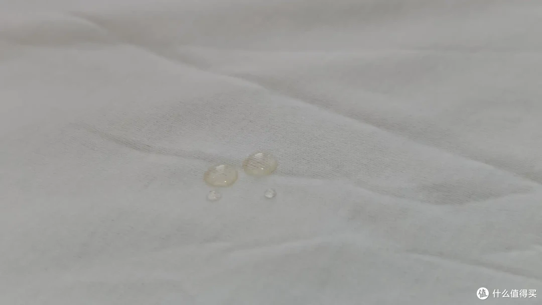衣服沾污难以洗净?测评 Vbrex 重装六防 T 恤,破解脏衣痛点