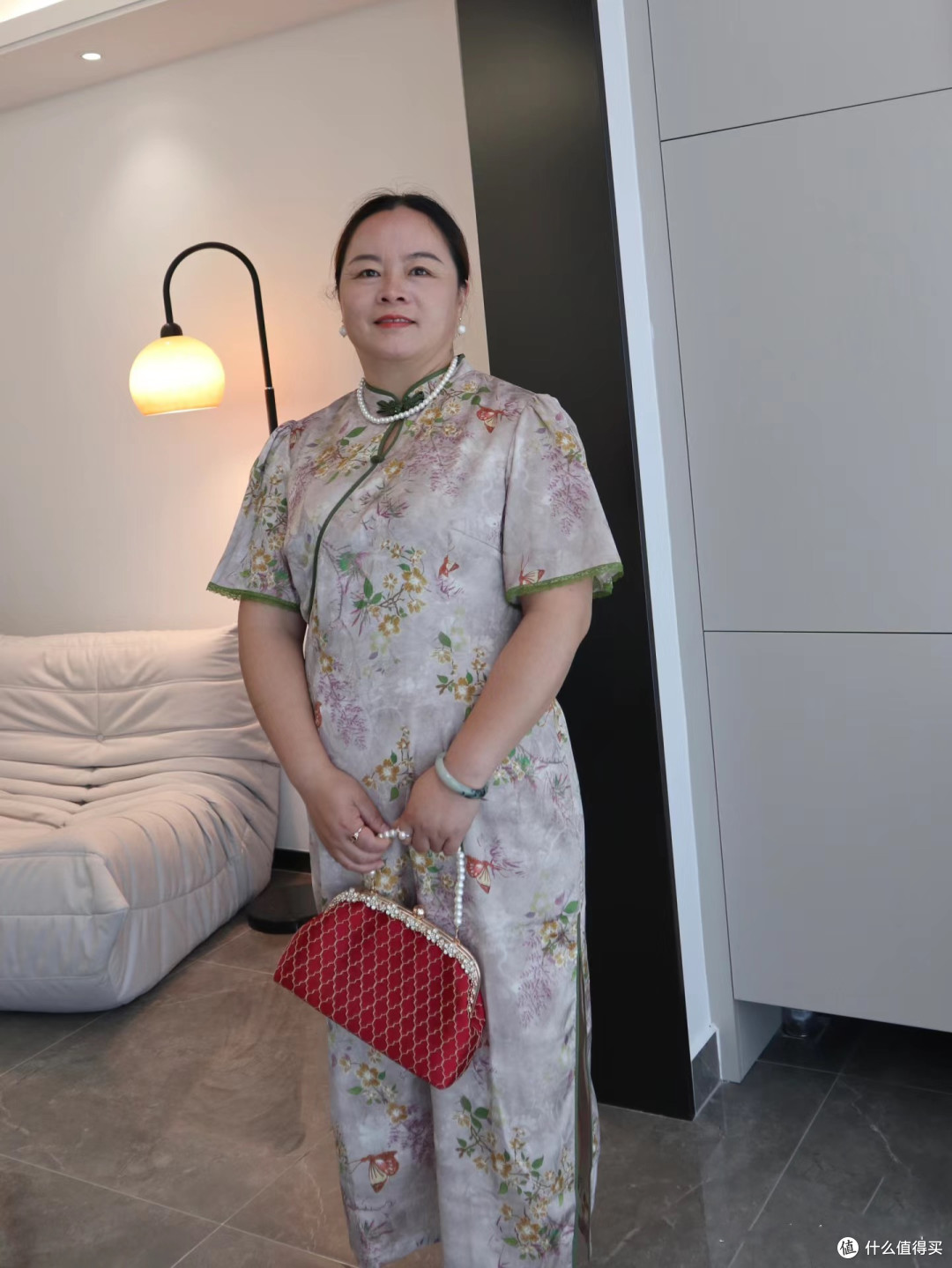 140斤的微胖妈妈的日常装扮:不披头散发、首饰不戴金,优雅富态