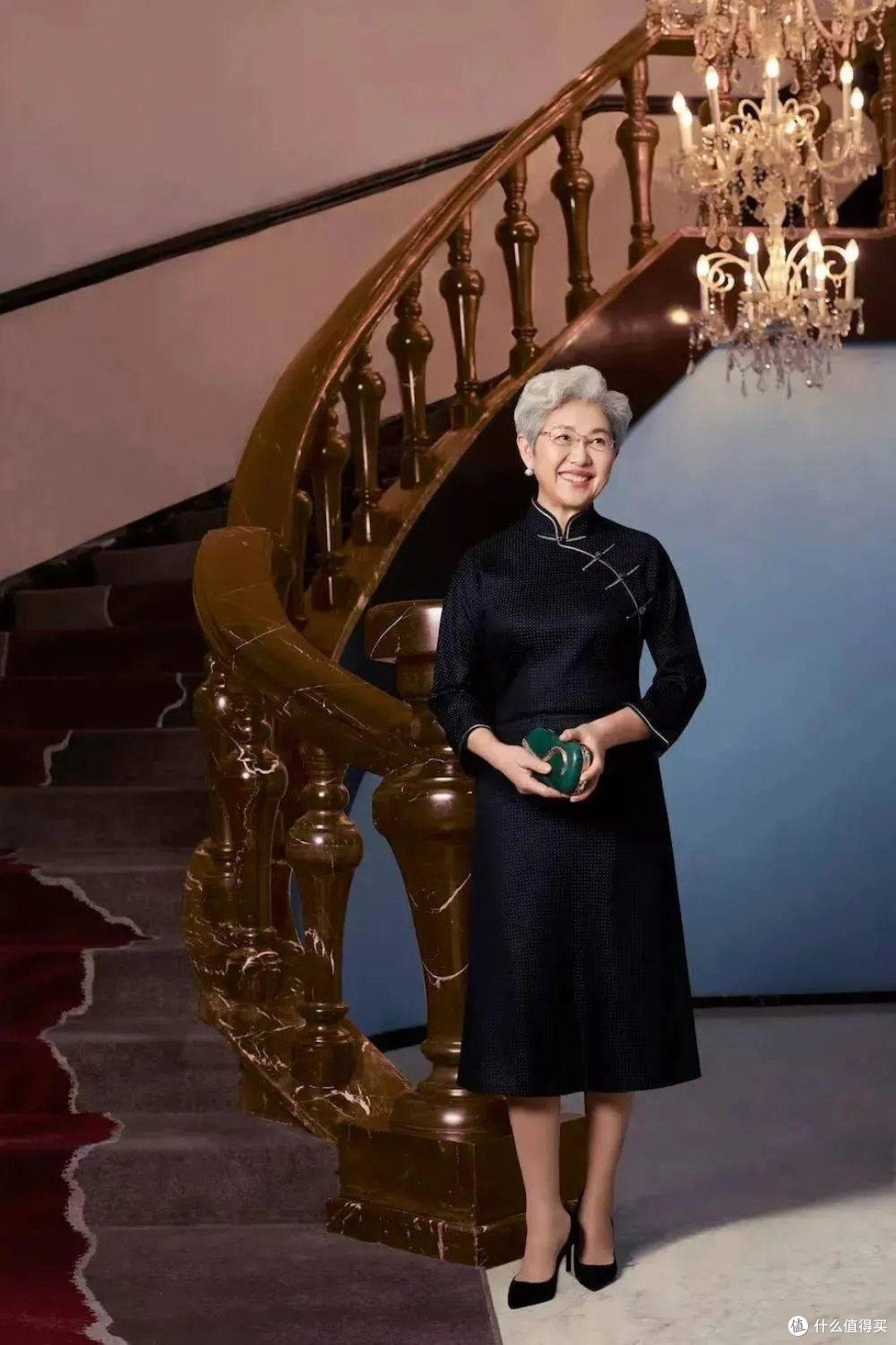 前外交官傅莹的打扮非常惊艳:白发不染、裙不上膝,美得优雅端庄
