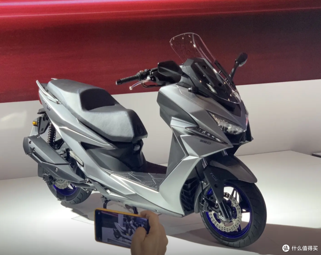 2万元以内怎么选?150踏板还是250踏板?赛艇250和ST250给你答案!