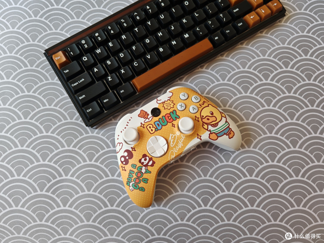 奕狐小黄鸭游戏手柄实测，颜值与手感双在线，百元价位的旗舰体验