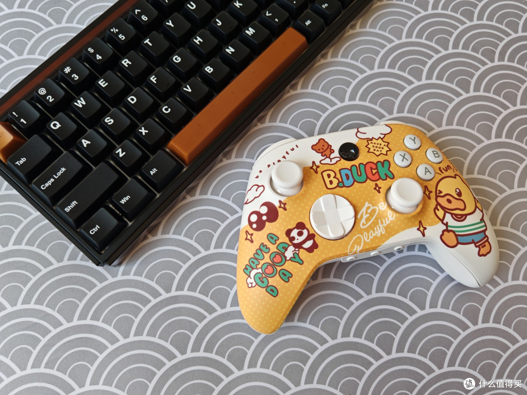 奕狐小黄鸭游戏手柄实测，颜值与手感双在线，百元价位的旗舰体验