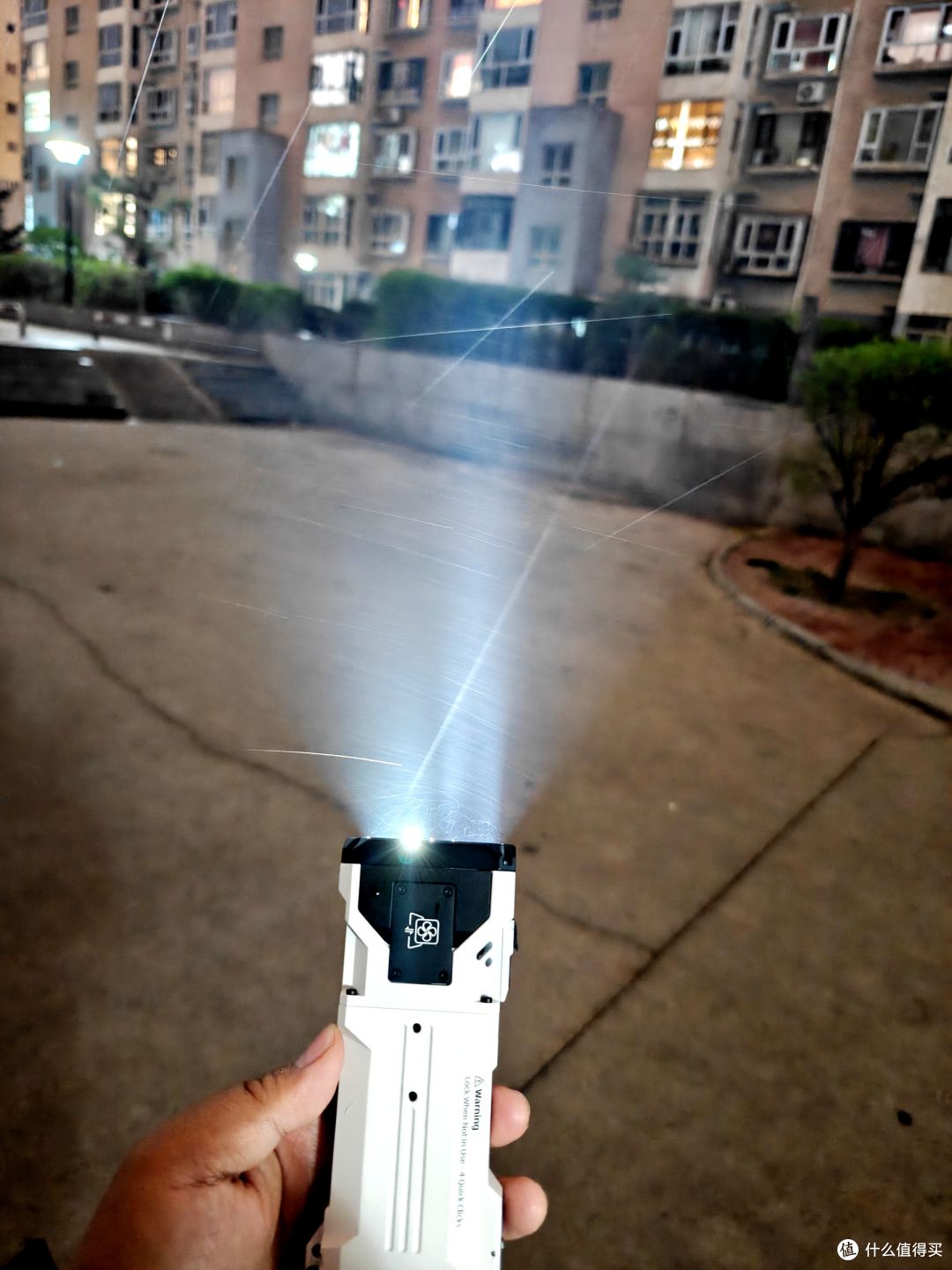 买手电别乱买!试过多款才懂,务本X1Pro这种才是户外用的真刚需