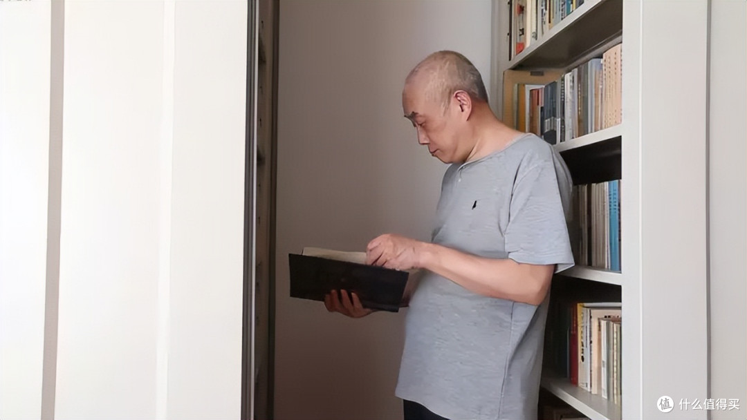 被上海交大教授书房惊呆了,藏书5万册,网友:这才是书香门第!