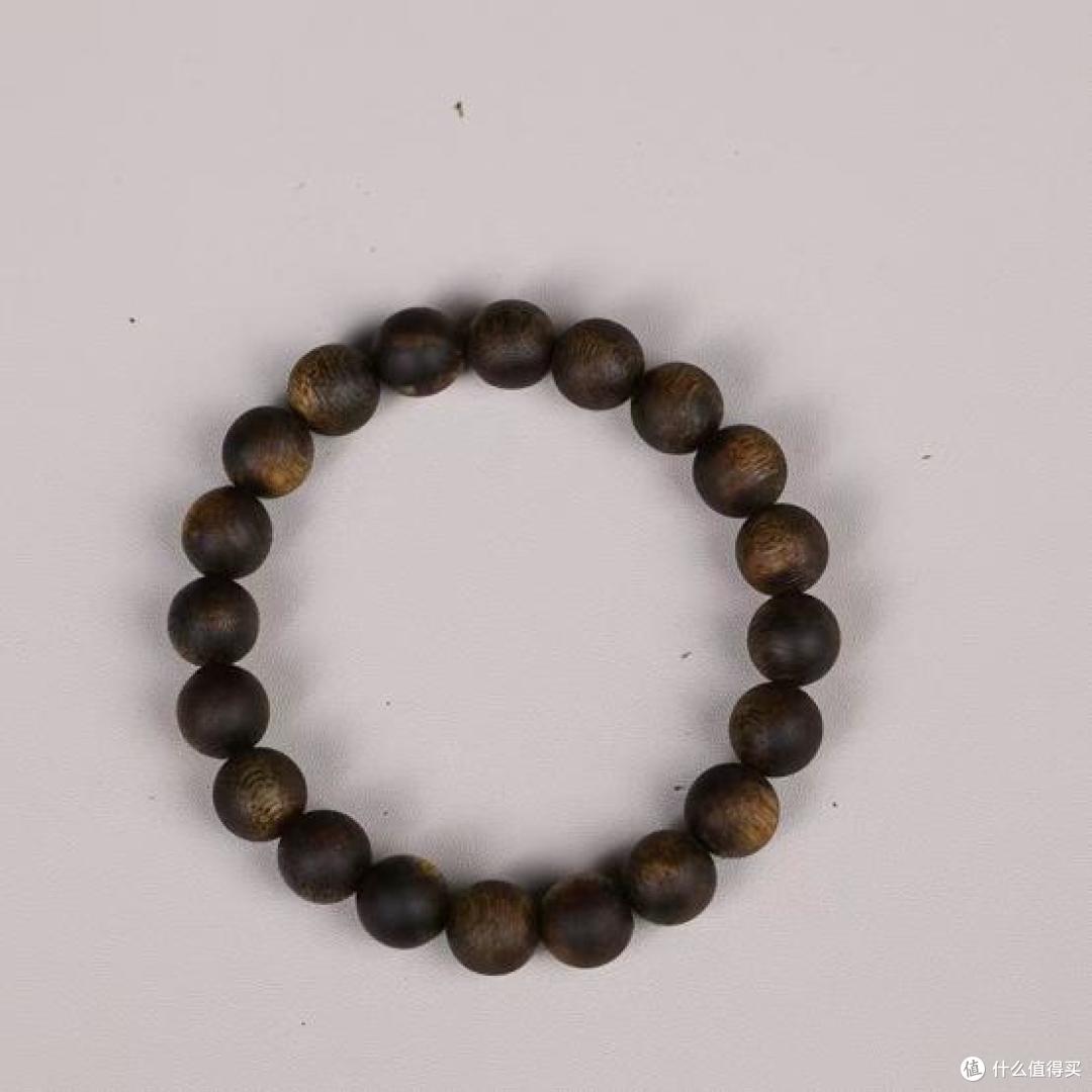 女款沉香手串108颗好,还是单圈好?哪个牌子好上手、更显气质?