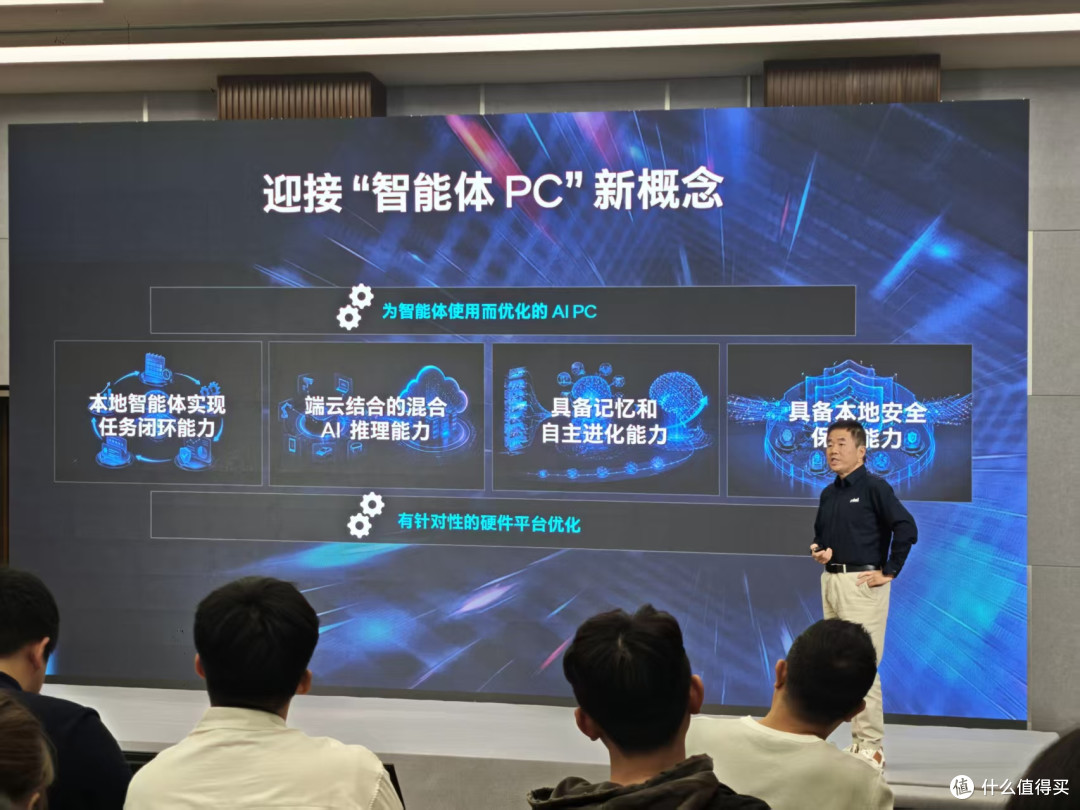 告别昂贵订阅费!英特尔这波混合部署,要让普通人白嫖Agent?