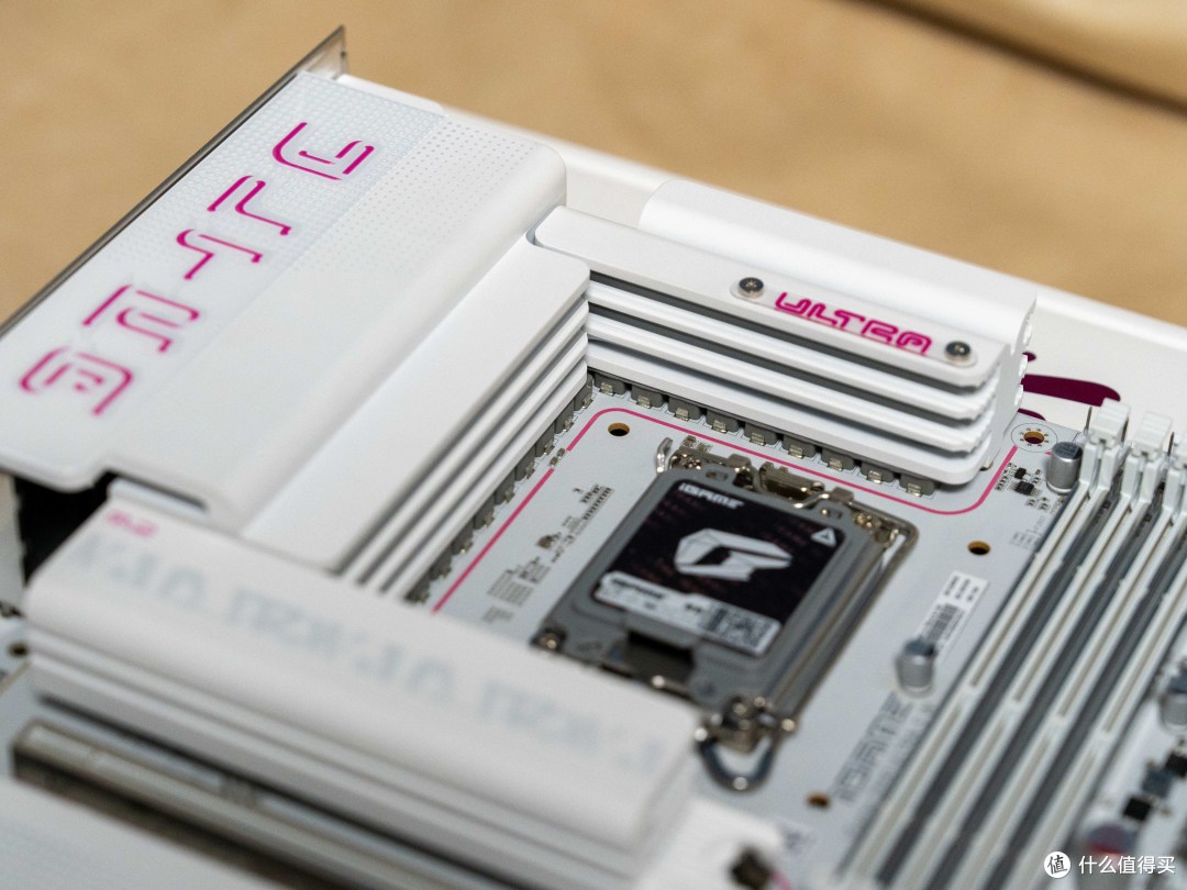 拒绝同质化！七彩虹Z890 ULTRA-S W主板：270K Plus的潮流座驾
