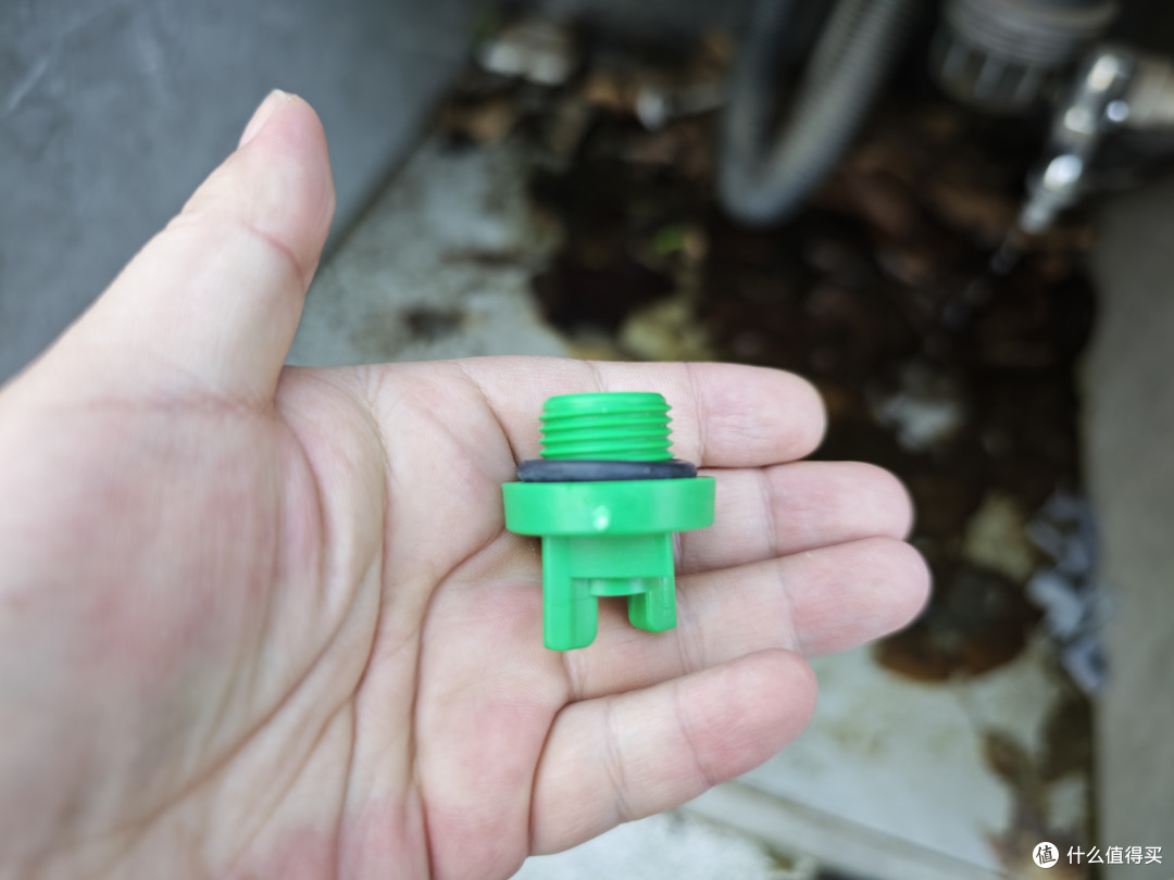 水龙头漏水几个月,1块钱的堵头解决问题!