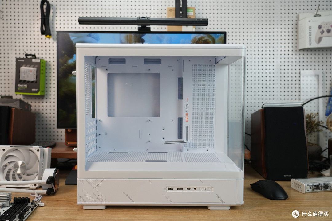 打破单调!银欣E240 MAX屏显自定义:主机风格由你定
