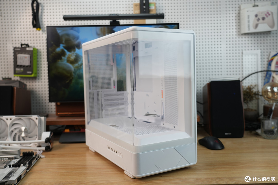 打破单调!银欣E240 MAX屏显自定义:主机风格由你定
