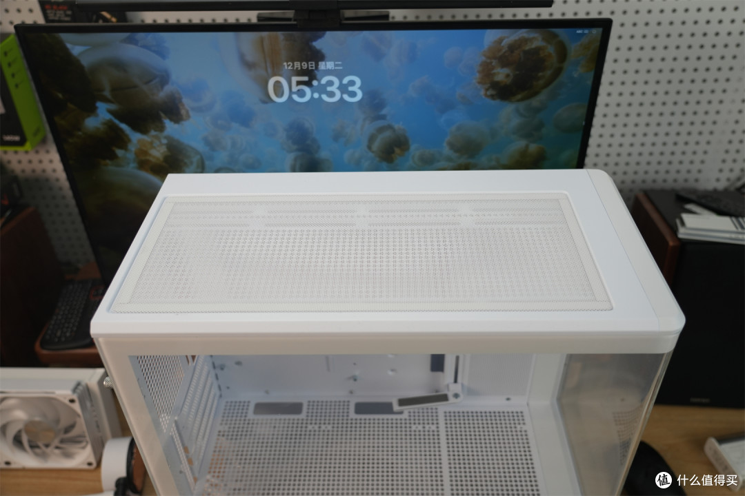 打破单调!银欣E240 MAX屏显自定义:主机风格由你定