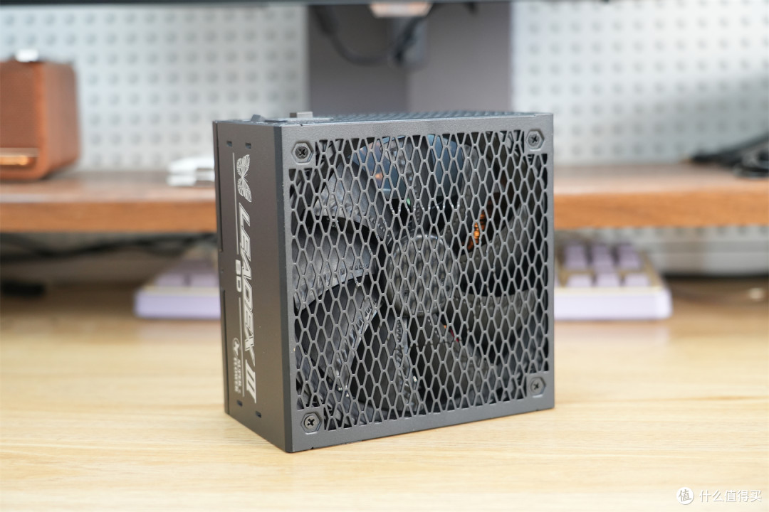 打破单调!银欣E240 MAX屏显自定义:主机风格由你定