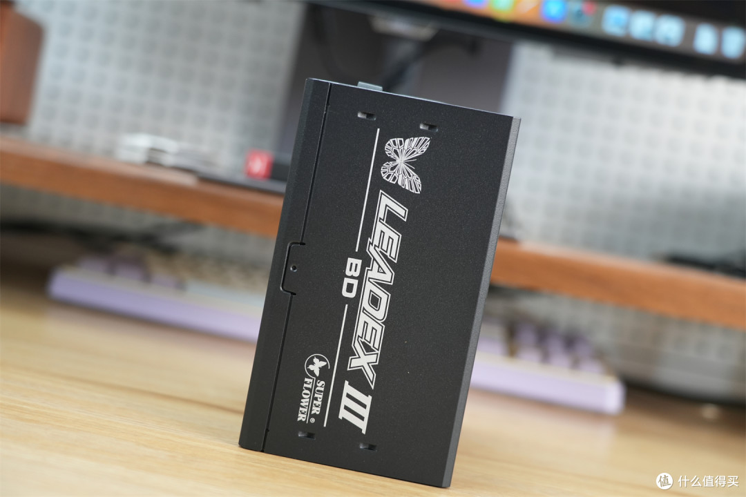 打破单调!银欣E240 MAX屏显自定义:主机风格由你定