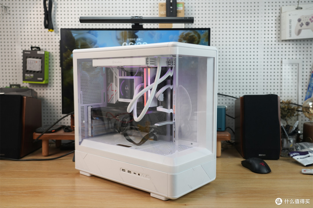 打破单调!银欣E240 MAX屏显自定义:主机风格由你定
