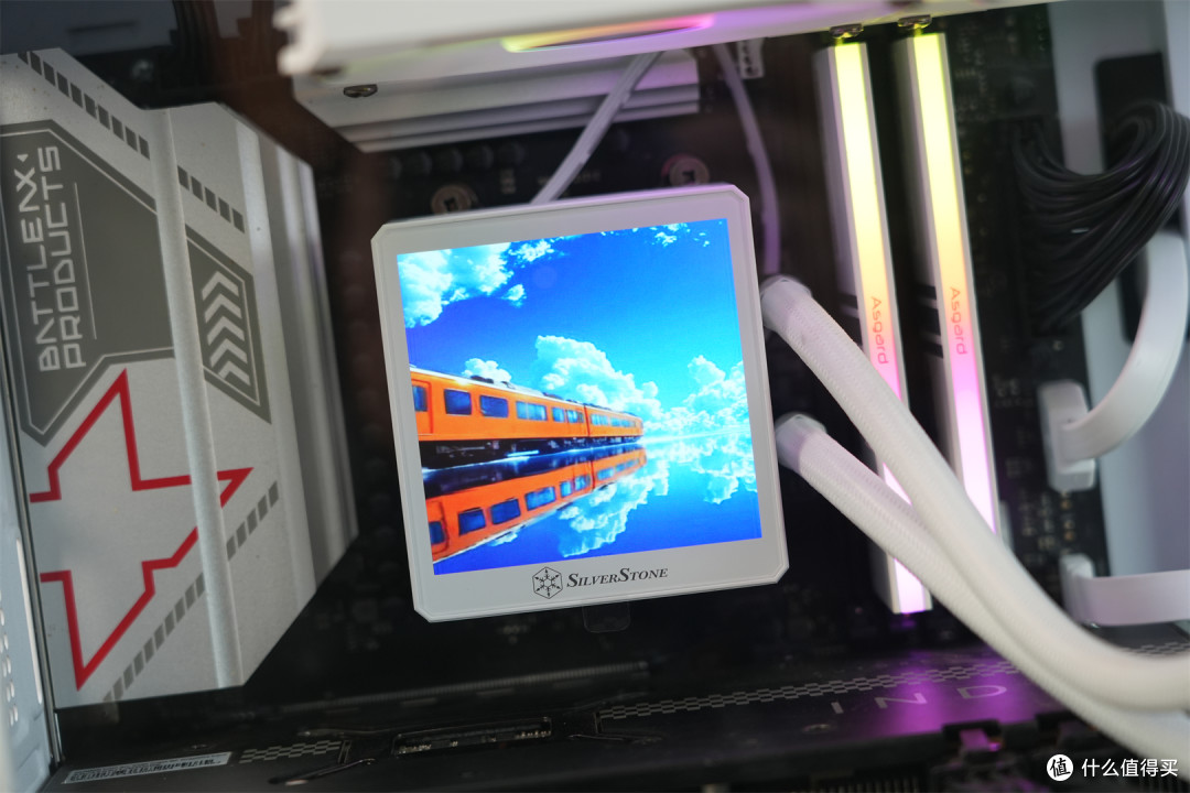 打破单调!银欣E240 MAX屏显自定义:主机风格由你定