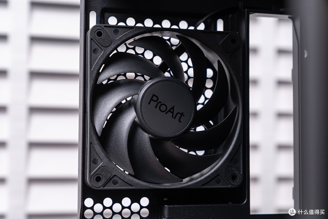 低调高效,华硕 PA401+微星 Z890 UNIFY-X+巨齿鲨5070 装机展示