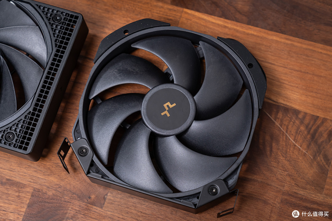 低调高效,华硕 PA401+微星 Z890 UNIFY-X+巨齿鲨5070 装机展示