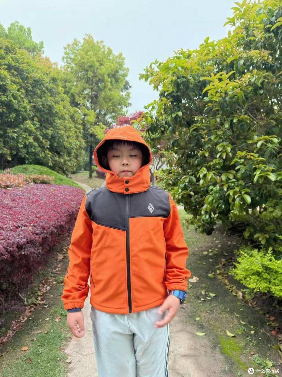 我跟儿子一人入了一件黑冰软壳,没想到最好穿的是它