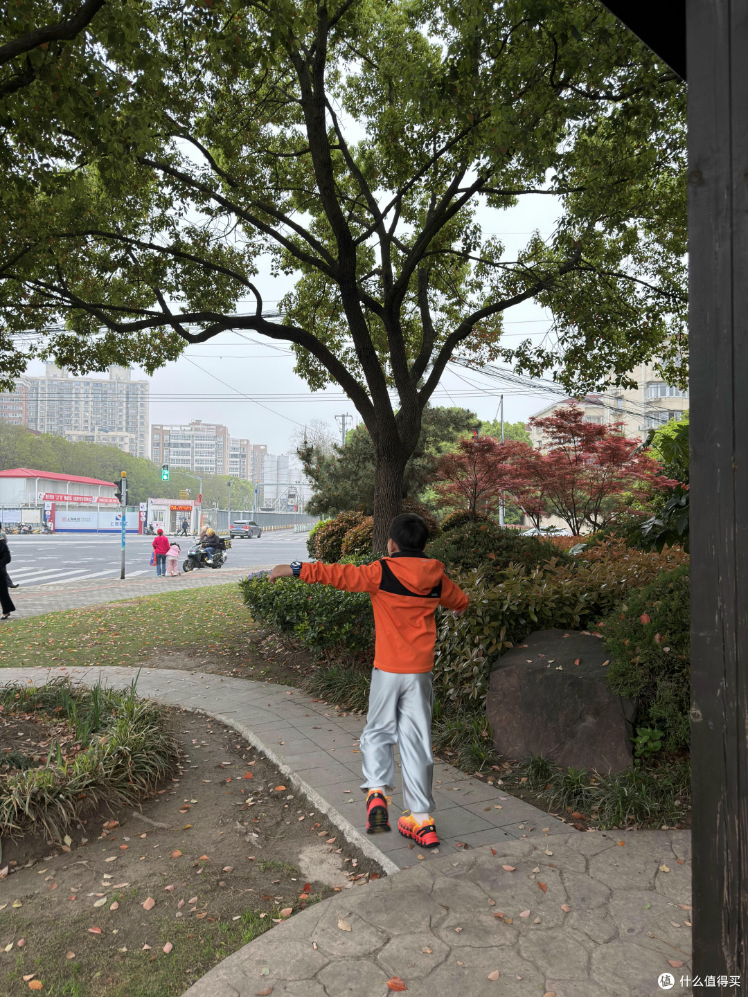 我跟儿子一人入了一件黑冰软壳,没想到最好穿的是它
