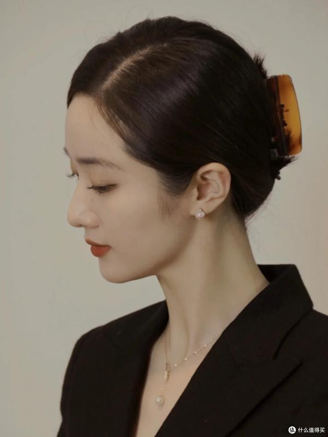 中年女人即使不差钱，也不要戴这4种首饰，显老土气、还没品味！