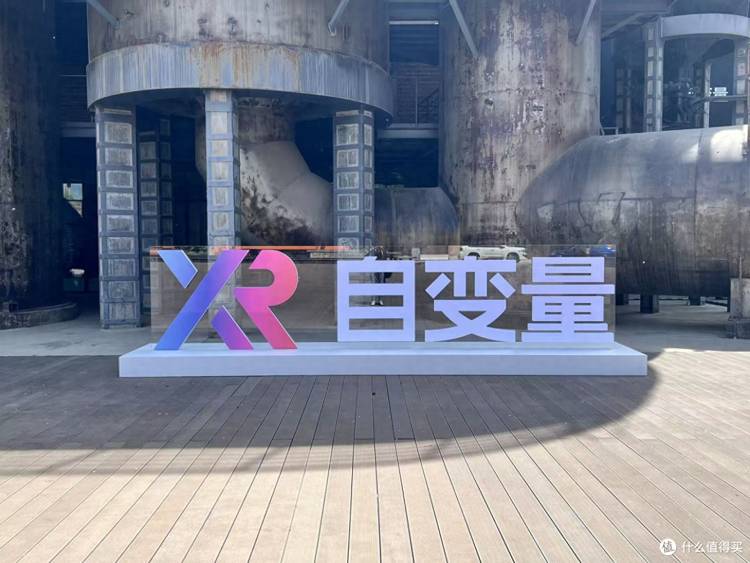自变量机器人发布首个世界统一模型,35天后新一代机器人入驻家庭