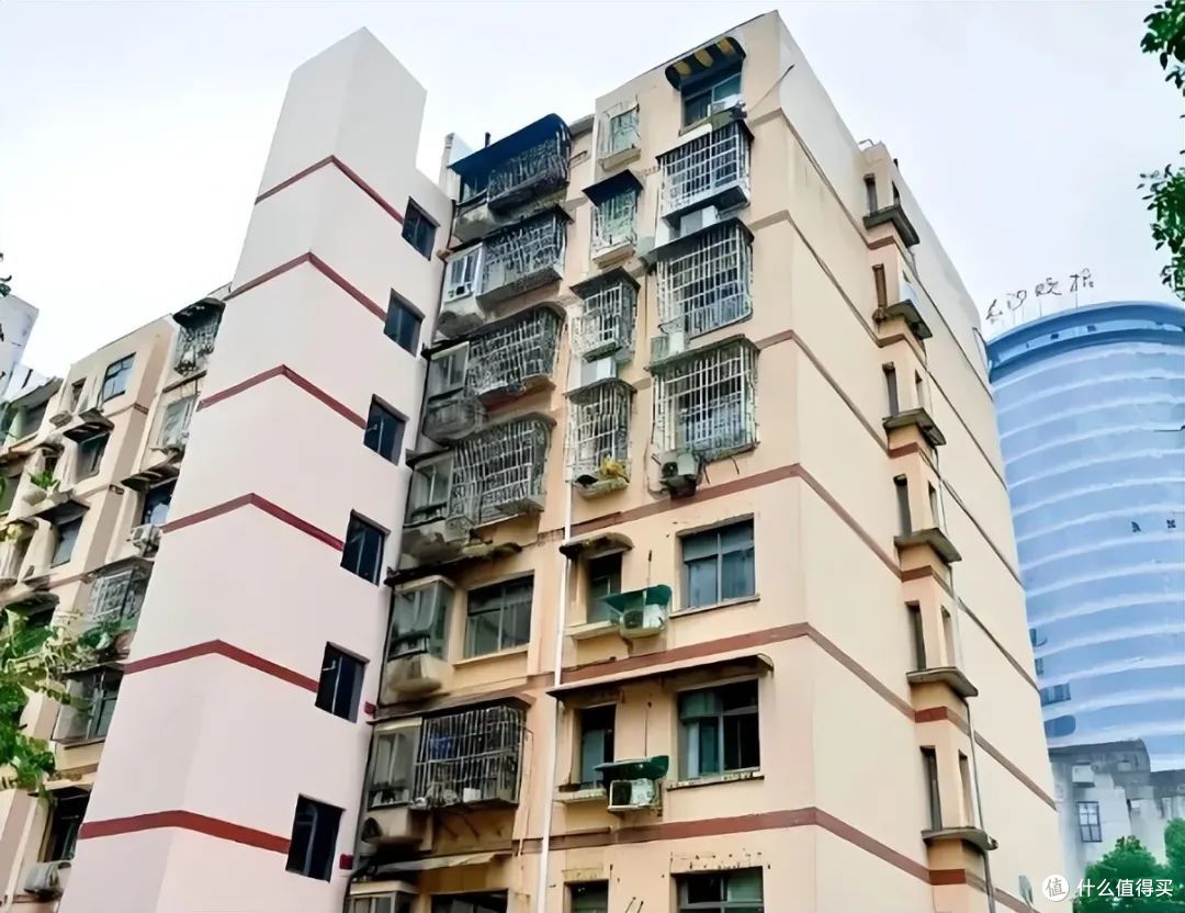 我住顶楼,却第一个反对老旧小区加装电梯,原因太扎心,不吐不快