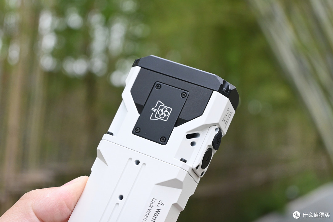 新旗舰,更全能!务本X1Pro扁筒手电体验