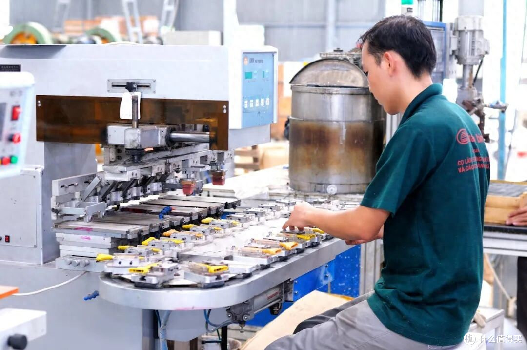 从80万到30万,人形机器人凭什么一年降价一半?