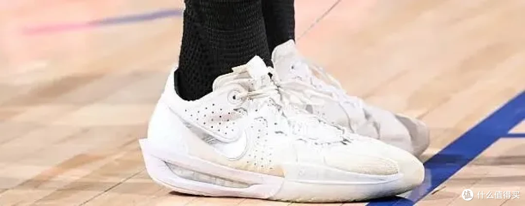 【NBA每日上脚】蓝白!魔术!迪子!第一骚鞋这不就来了?