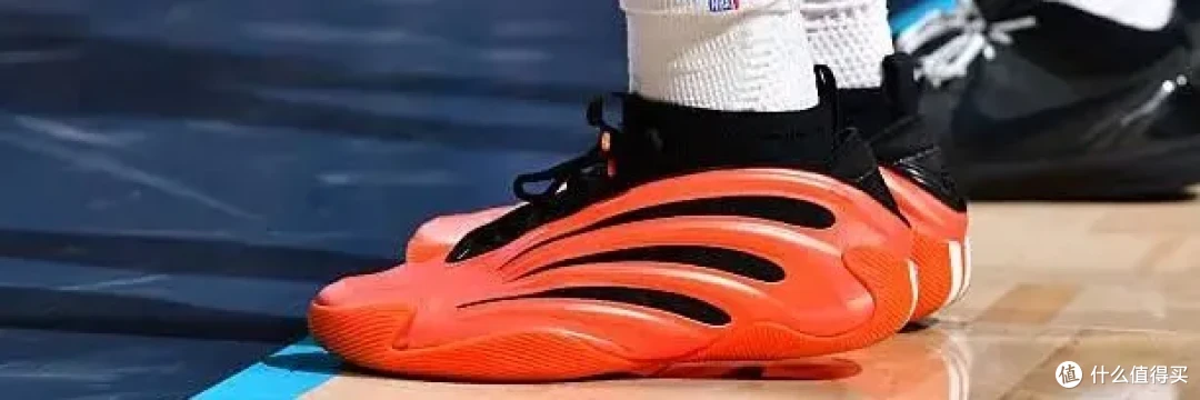 【NBA每日上脚】蓝白!魔术!迪子!第一骚鞋这不就来了?