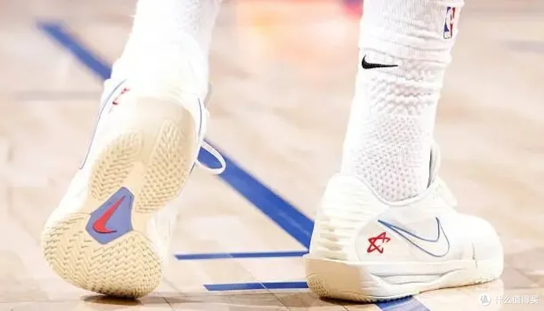 【NBA每日上脚】蓝白!魔术!迪子!第一骚鞋这不就来了?