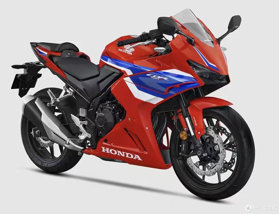 本田CBR400R狂降1.4万!从4.2万跌到2.8万,张雪把进口溢价干碎了