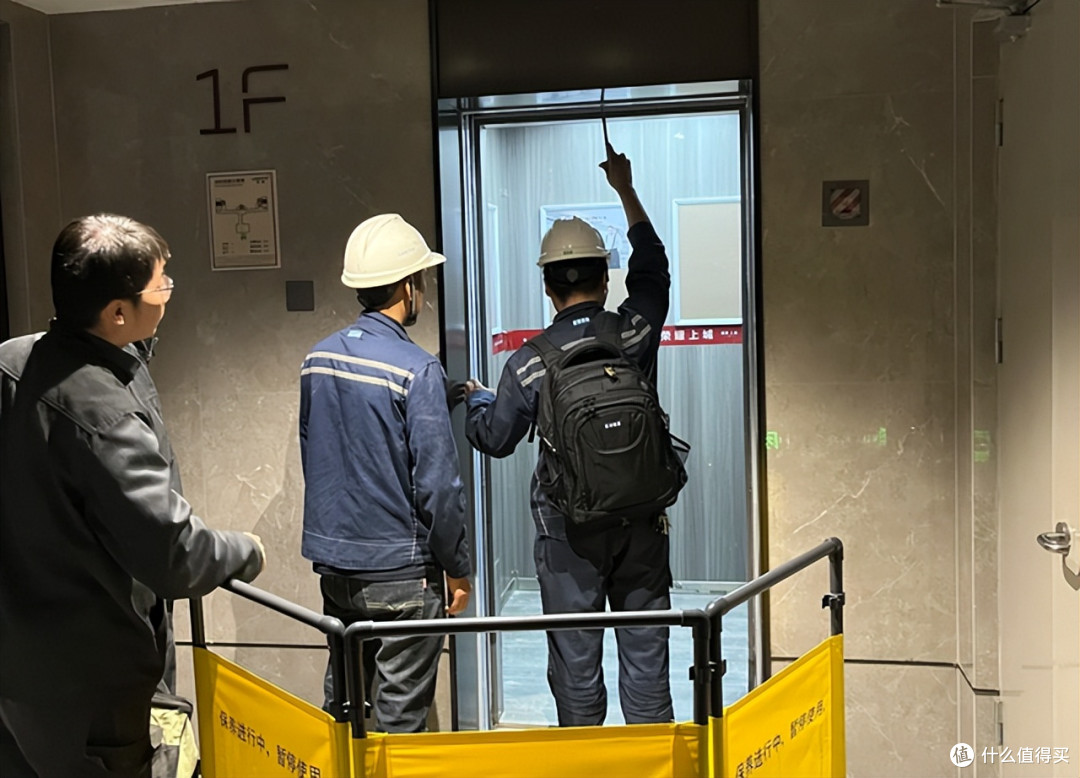 定了!电梯新规5月1日执行,物业成第一责任人!业主终于扬眉吐气