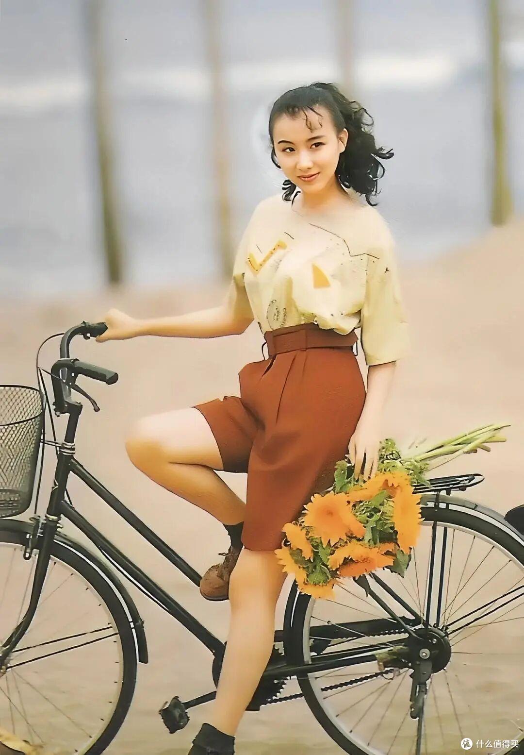 51岁台湾第一美女萧蔷,再度翻红,看她的穿搭:满50减20具象化了
