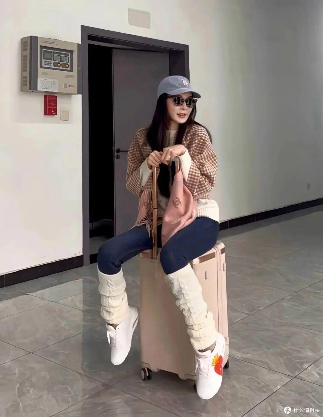 51岁台湾第一美女萧蔷,再度翻红,看她的穿搭:满50减20具象化了
