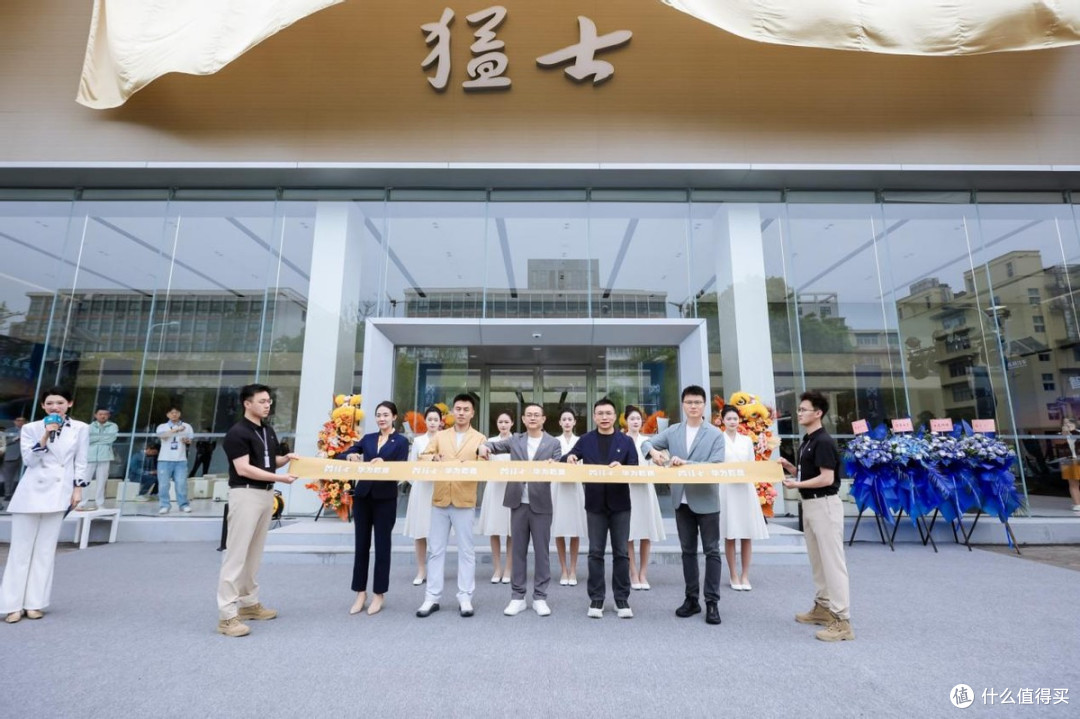 猛士汽车携手华为乾崑闪耀北京车展,猛士M817 Ultimate正式亮相